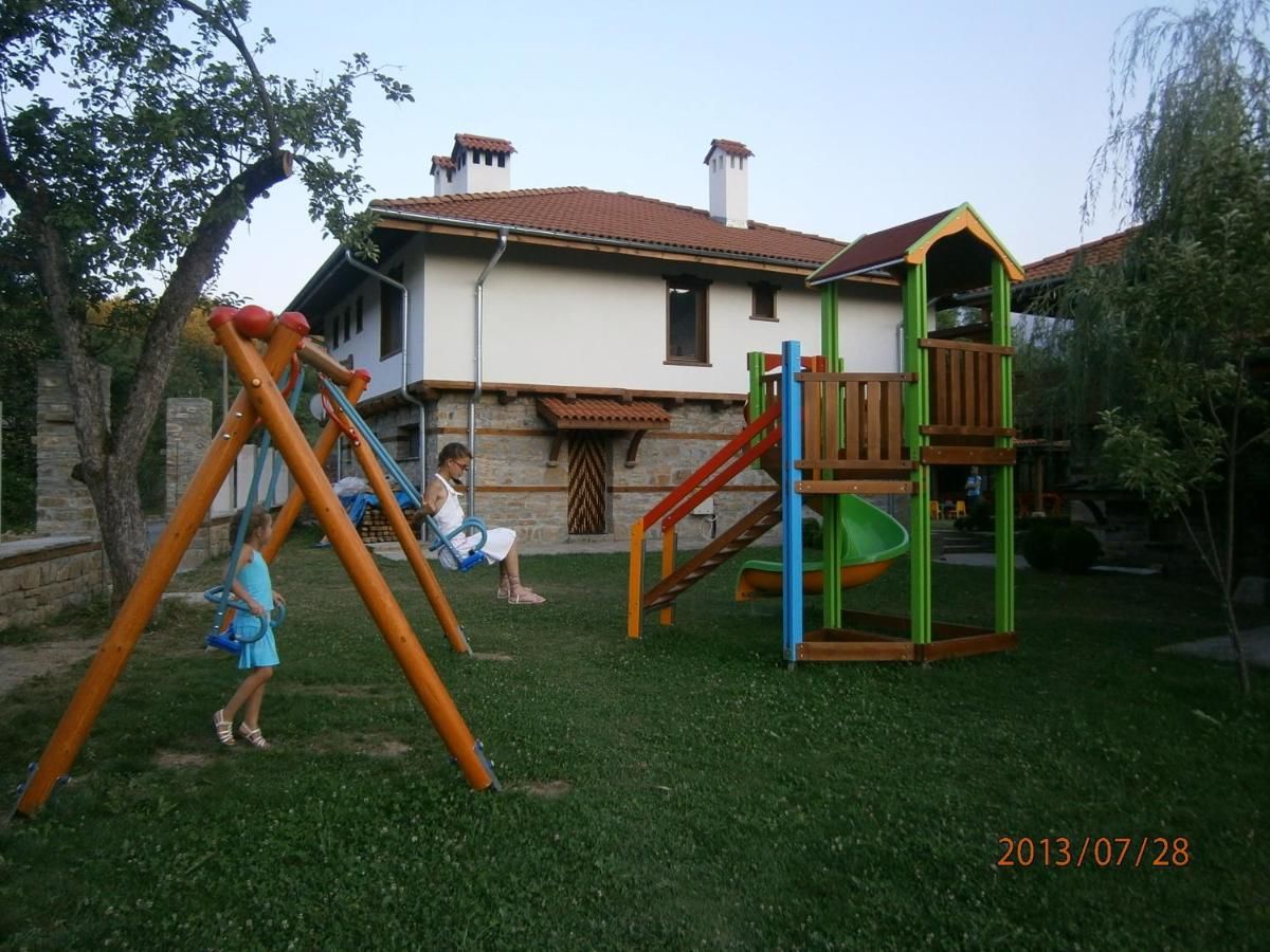 Комплексы для отдыха с коттеджами/бунгало Baba Stana Houses Априлци-4