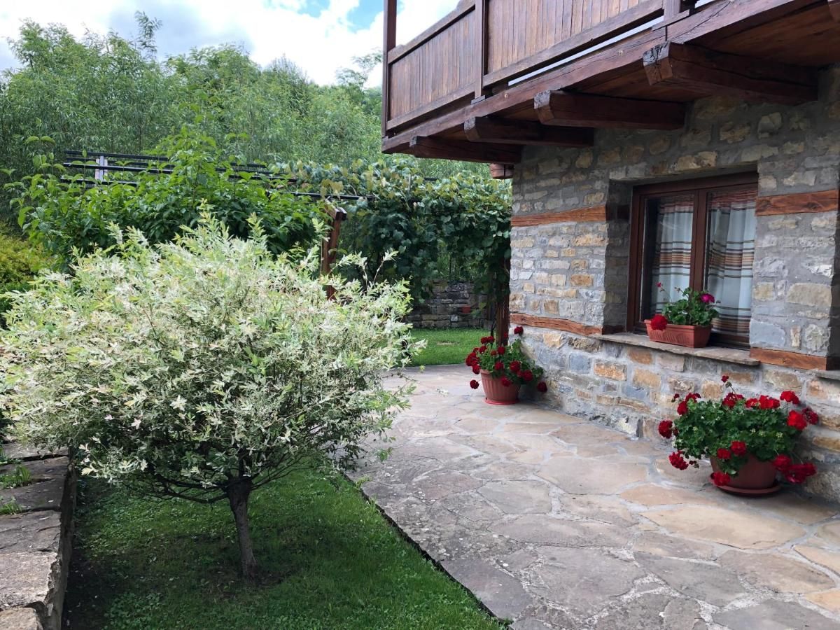 Комплексы для отдыха с коттеджами/бунгало Baba Stana Houses Априлци-13