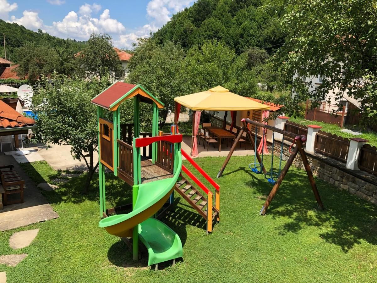 Комплексы для отдыха с коттеджами/бунгало Baba Stana Houses Априлци-23