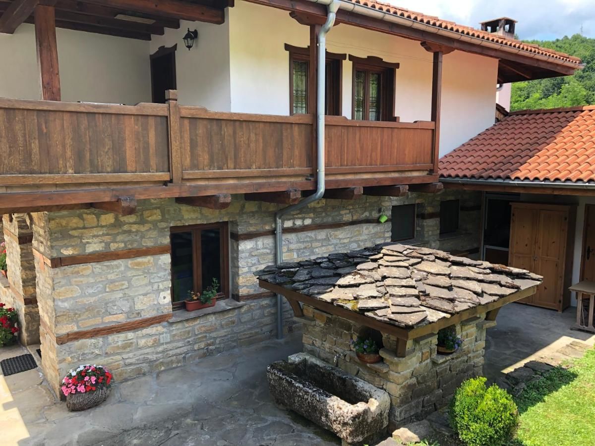 Комплексы для отдыха с коттеджами/бунгало Baba Stana Houses Априлци-25
