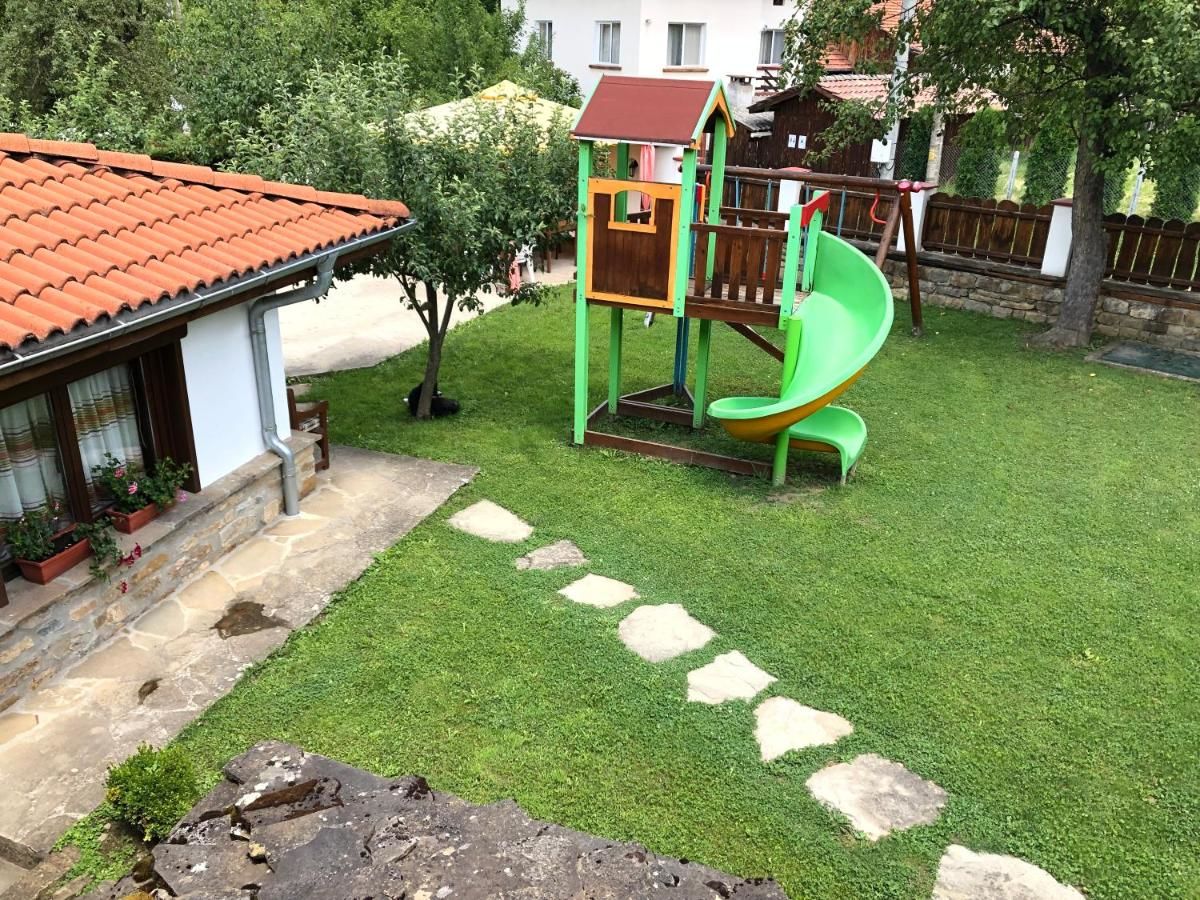Комплексы для отдыха с коттеджами/бунгало Baba Stana Houses Априлци-32