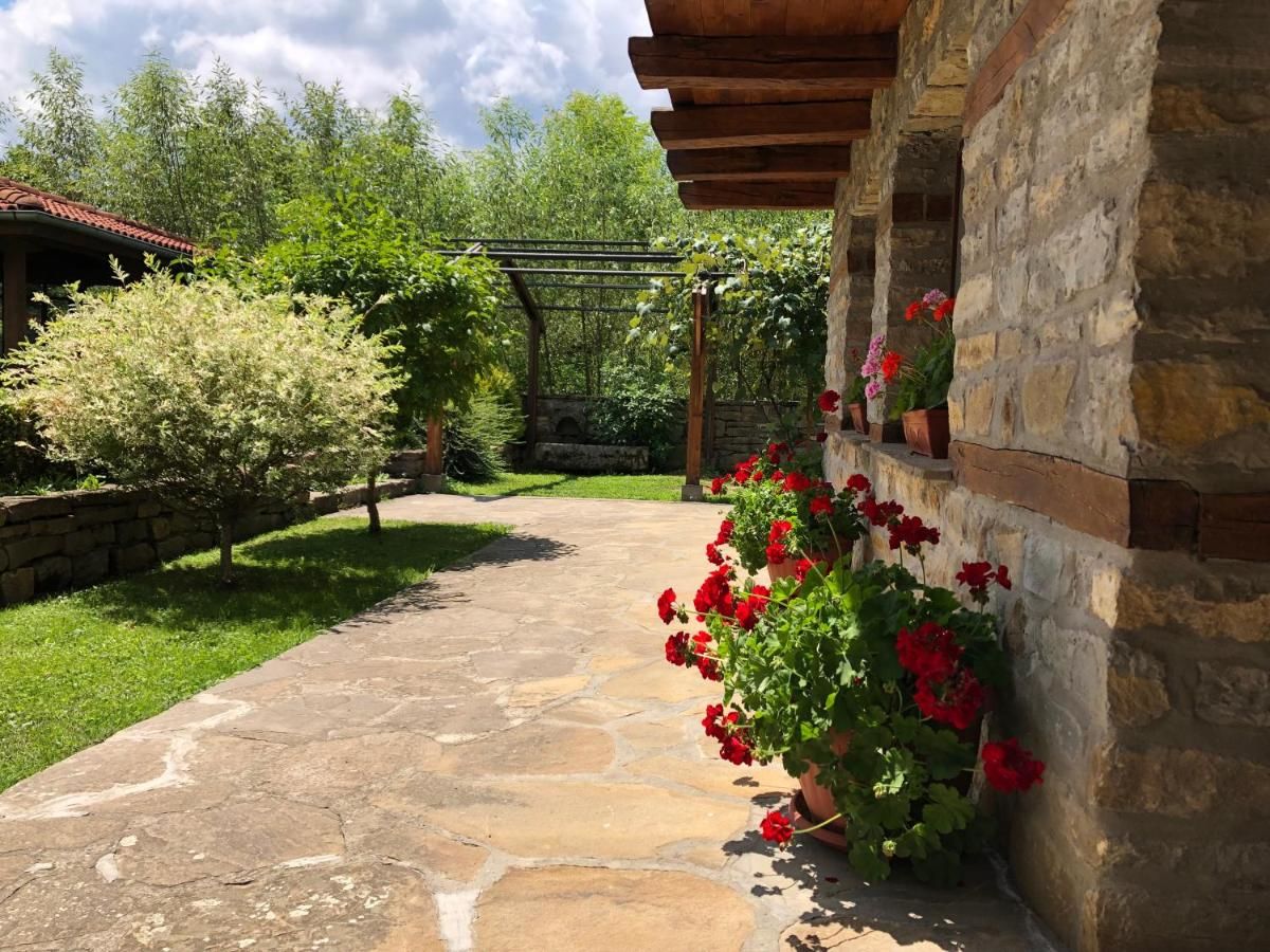 Комплексы для отдыха с коттеджами/бунгало Baba Stana Houses Априлци-35