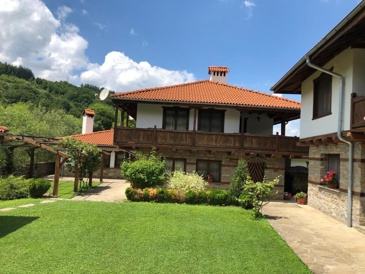 Комплексы для отдыха с коттеджами/бунгало Baba Stana Houses Априлци-11