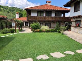 Комплексы для отдыха с коттеджами/бунгало Baba Stana Houses Априлци-3