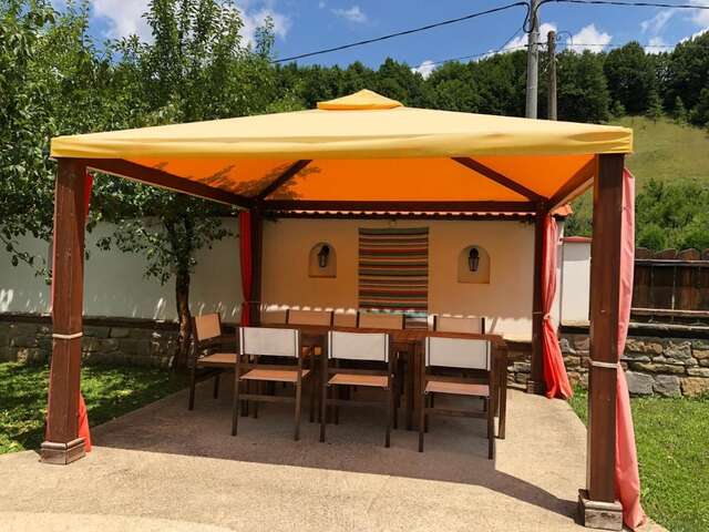 Комплексы для отдыха с коттеджами/бунгало Baba Stana Houses Априлци-18