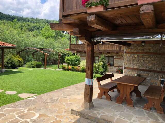 Комплексы для отдыха с коттеджами/бунгало Baba Stana Houses Априлци-4