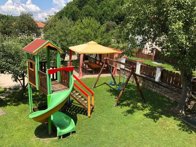 Комплексы для отдыха с коттеджами/бунгало Baba Stana Houses Априлци-25