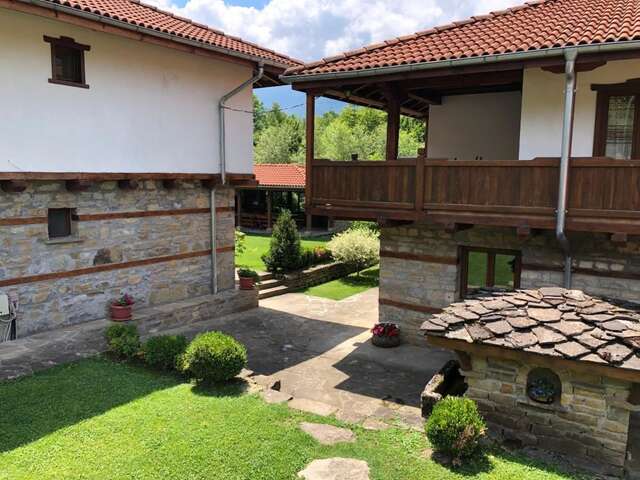 Комплексы для отдыха с коттеджами/бунгало Baba Stana Houses Априлци-36