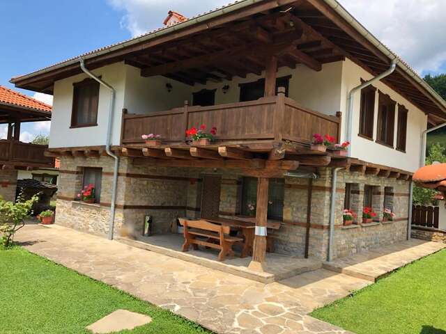 Комплексы для отдыха с коттеджами/бунгало Baba Stana Houses Априлци-8